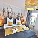 Bohnapartments Südpark - Nähe Steigerwaldstadion - Parkplatz - Wlan - Vollausstattung Apartment